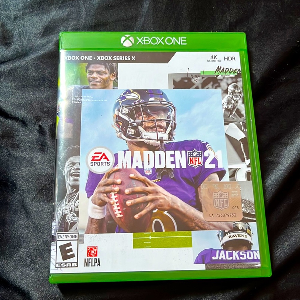 xbox one madden 21/ played a couple times, no problems or scratches.